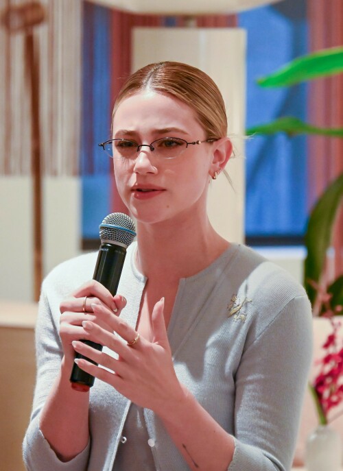 LiliReinhart_September182025_10_bf0871ad31cee86a.jpeg