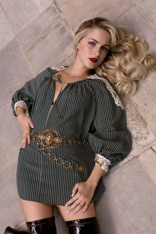 Mckenna-Grace-Dana-Boulos-for-V-Magazine---September-202543e2f52ec169281d.jpeg