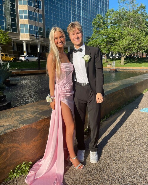 SydneyThomas_May2022_Prom_3-6ad84e7cdc5c1c1ef.jpeg