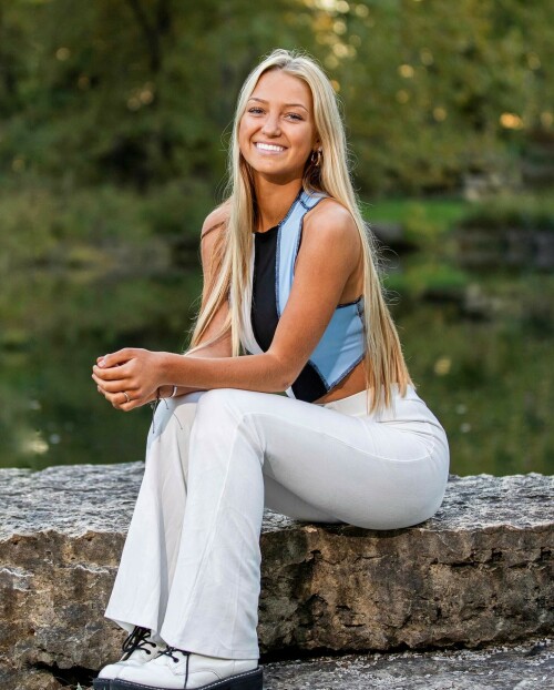 SydneyThomas_November2021_WhiteTrousers-126e9fe56c4c5a634.jpeg