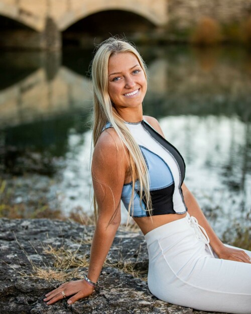 SydneyThomas_November2021_WhiteTrousers-22f1bec9547d83dcd.jpeg