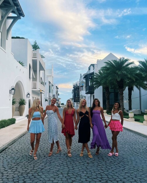 SydneyThomas_July2022_AlysBeach-2e20306b2c897eff4.jpeg