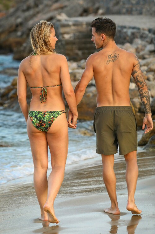 Gemma-Atkinson-Bikini-Photoshoot-July2018-48cab8372f2a5ffe2.jpeg