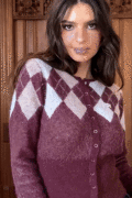 EmilyRatajkowski_LoungePhotoshoot_Gifs_2025_11_d1b714a82fa7fc53