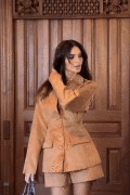 EmilyRatajkowski_LoungePhotoshoot_Gifs_2025_7_23a633d2a493f288