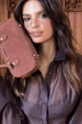 EmilyRatajkowski_LoungePhotoshoot_Gifs_2025_8_3d21abfb6b89333a