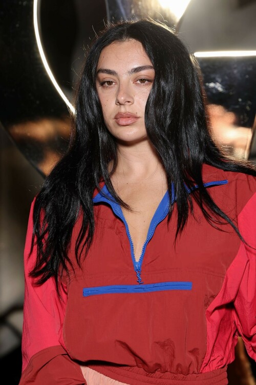 CharliXCX_ParisFashionWeek_September292025_10_1df480b8b6790eab.jpeg