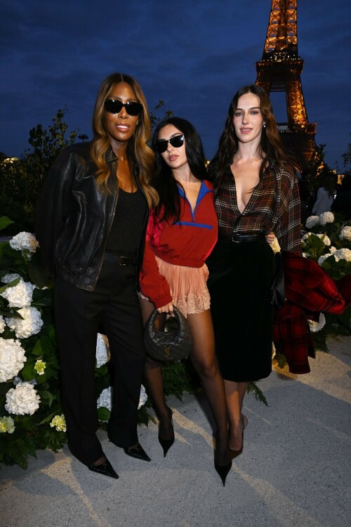 CharliXCX_ParisFashionWeek_September292025_21_fb7a784e27b91fda.jpeg
