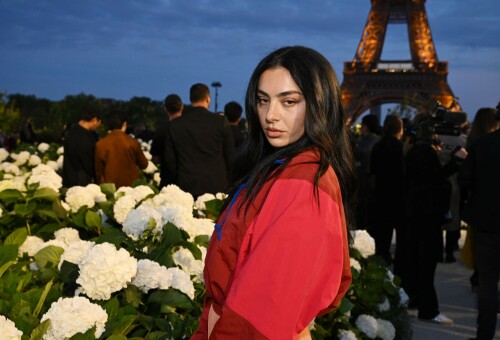CharliXCX_ParisFashionWeek_September292025_25_926634e5318f1dbf.jpeg