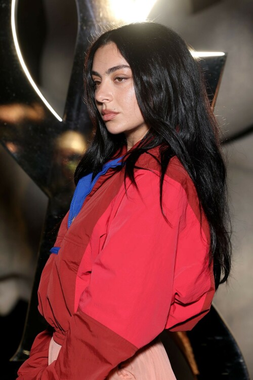 CharliXCX_ParisFashionWeek_September292025_9_4251fc26b5b287fc.jpeg