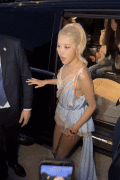 Rose_SaintLaurentShow_September292025_Gifs-8faec889b4a66d029