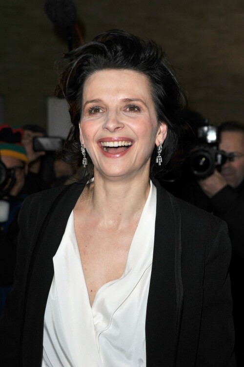 Juliette-Binoche---Elles-Premiere-62nd-Berlinale-International-Film-Festival-Feb-10-2012-1286fb6bb521710ec1.jpeg