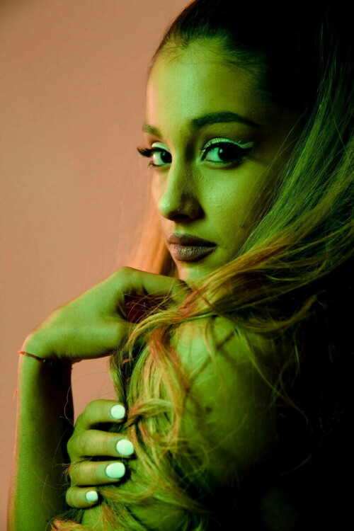 ArianaGrande_Billboard_Photoshoot2014_2615f274e2a9784324