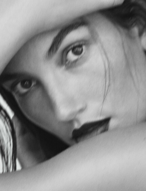 LilyAldridge_NarcissePhotoshhot_Fall2018_1252e3bb36e28c02bc.jpeg