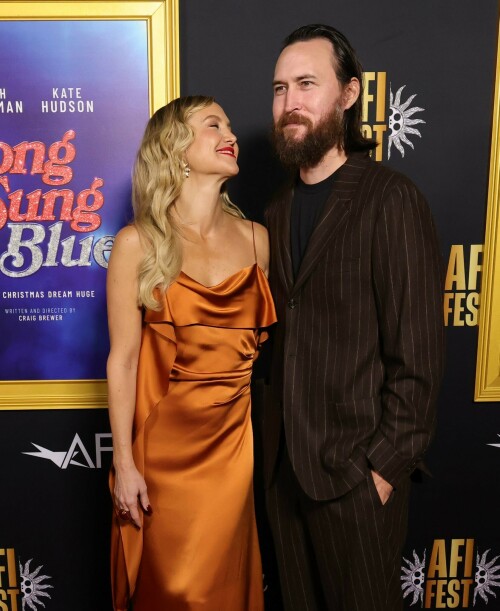 KateHudson_October262025_AFIFest_SongSungBluePremiere_14_0f4e50a5924fecf2.jpeg