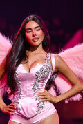 MadisonBeer_VictoriasSecretShow_OnStage_October152025_121_af36fe421de1871a