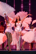MadisonBeer_VictoriasSecretShow_OnStage_October152025_122_1b58e0d27c5dce7d
