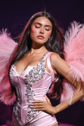 MadisonBeer_VictoriasSecretShow_OnStage_October152025_128_d8e12ad402542a8b