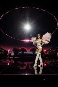 MadisonBeer_VictoriasSecretShow_OnStage_October152025_85_27b506e96bbfc087