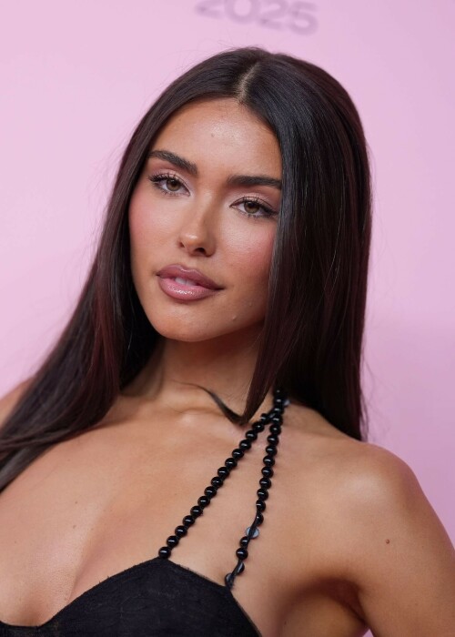 MadisonBeer_VictoriasSecretShow_RedCarpet_October152025_17_1370556d478ddb59.jpeg