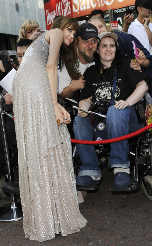 AngelinaJolie_SaltPremiere_London_August162010_HQPicsSpace_25_7820844e01e612a1.jpeg