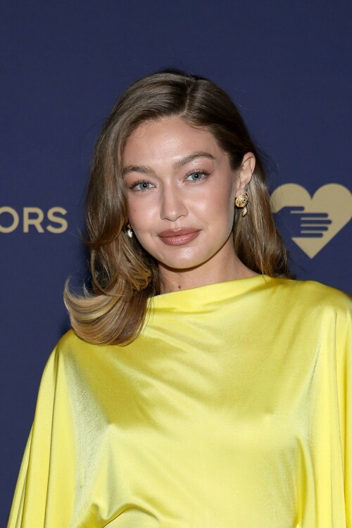 GigiHadid_GoldenHeartAwards_October252025_10_b598e0d375d72a0d.jpeg