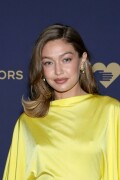 GigiHadid_GoldenHeartAwards_October252025_10_b598e0d375d72a0d