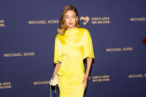 GigiHadid_GoldenHeartAwards_October252025_17_0810a43b7c69d08f.jpeg