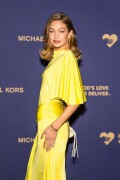GigiHadid_GoldenHeartAwards_October252025_22_9b79e6d9c8456fa3