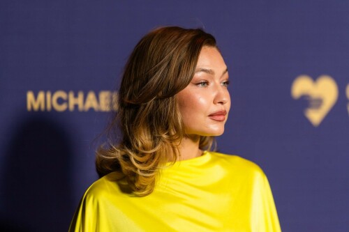 GigiHadid_GoldenHeartAwards_October252025_24_153cff9b186ab0ce.jpeg