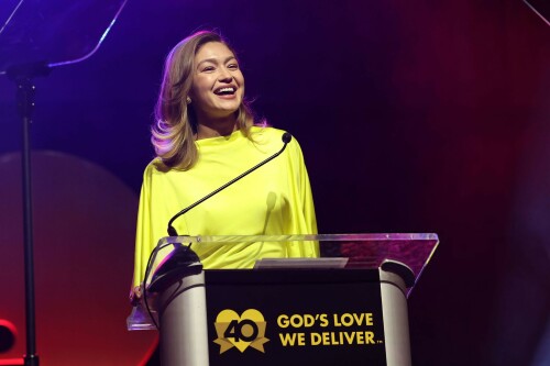 GigiHadid_GoldenHeartAwards_October252025_39_c0a6be3c209d798d.jpeg