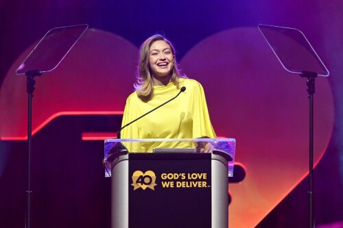 GigiHadid_GoldenHeartAwards_October252025_40_41a47636b4bebd5a.jpeg