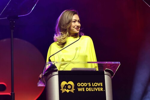 GigiHadid_GoldenHeartAwards_October252025_42_0d11e774074f0faf.jpeg