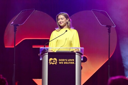 GigiHadid_GoldenHeartAwards_October252025_44_f294fcf49fcd0cc0.jpeg