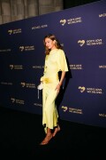 GigiHadid_GoldenHeartAwards_October252025_57_98a036a680041a80