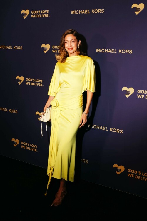 GigiHadid_GoldenHeartAwards_October252025_71_39180544e6546cb7.jpeg