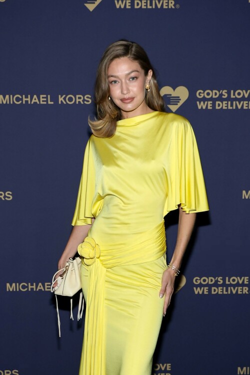 GigiHadid_GoldenHeartAwards_October252025_8_3150eb8a508559c8.jpeg