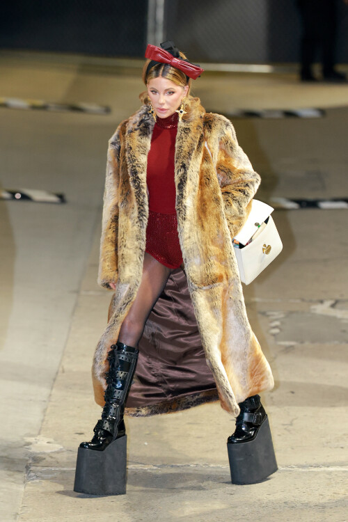 KateBeckinsale_JimmyKimmelLiveAppearance_November242025_3_98b029126715b12b