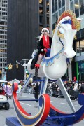 TaylorMomsen_MacysThanksgivingDayParade_November272025_15_ef6871825f210b92