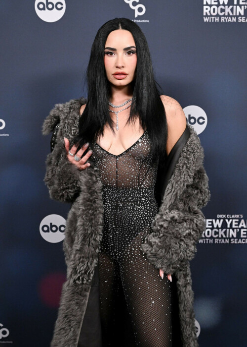 DemiLovato_December312025_Carpet_3_818895167615b14b.jpeg