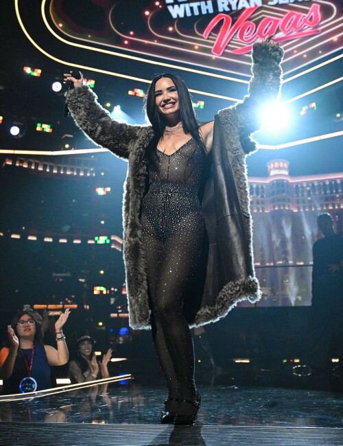 DemiLovato_December312025_Performing_15_7d62af37bdb81d7e.jpeg