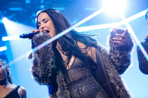 DemiLovato_December312025_Performing_25_89f6597b8b02d7c0.jpeg
