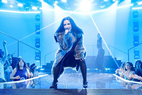 DemiLovato_December312025_Performing_29_bf7bd9397e9abf3c.jpeg