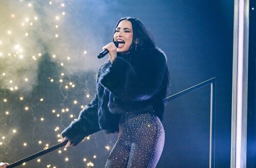DemiLovato_December312025_Performing_45_cd6d029117701237.jpeg