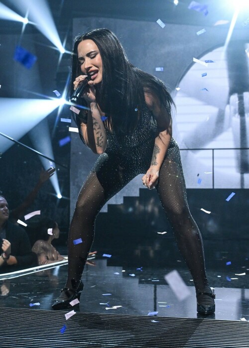 DemiLovato_December312025_Performing_53_27435beaac580942.jpeg