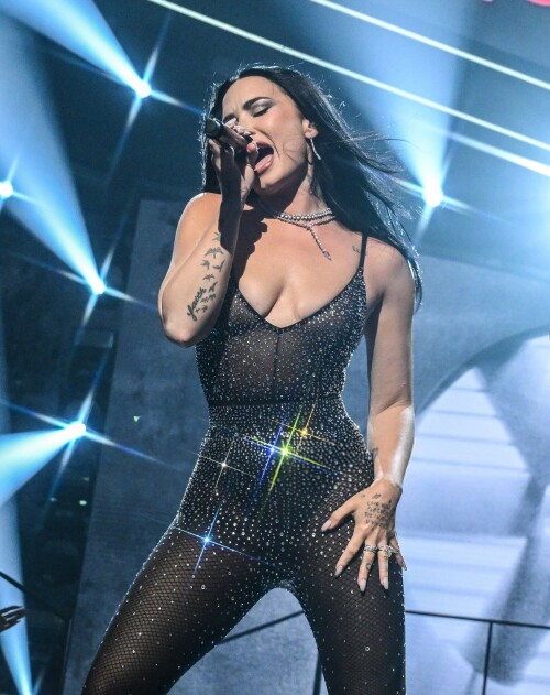 DemiLovato_December312025_Performing_69_f6420deec3058107.jpeg