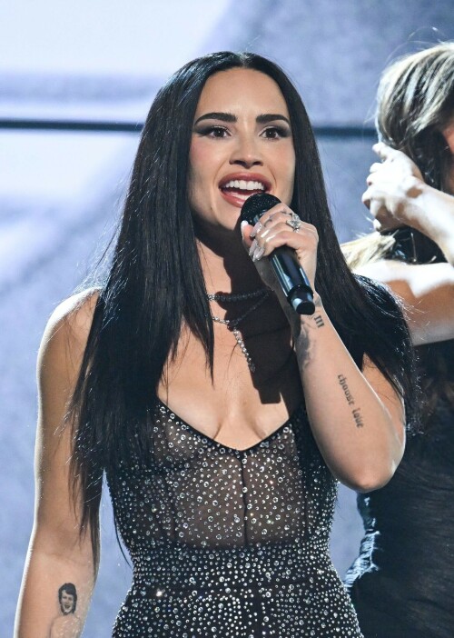 DemiLovato_December312025_Performing_95_5c6ed07cd359f935.jpeg