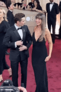 Alison-Brie-January-11-2026-Golden-Globe-Awards-Gifs-34ab283e4b58740fd