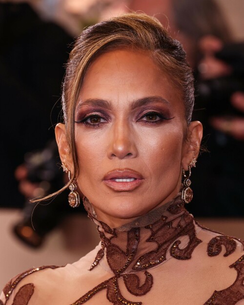 JenniferLopez_2026GokldenGlobesAwards_106_1ddd092612310577.jpeg