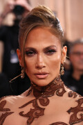 JenniferLopez_2026GokldenGlobesAwards_108_4844cf0cda03c840